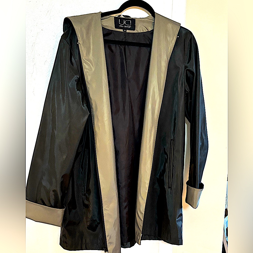 Utex Design Rain Coat. With Hood And Cuffs In Contrasting Color. Size Medium